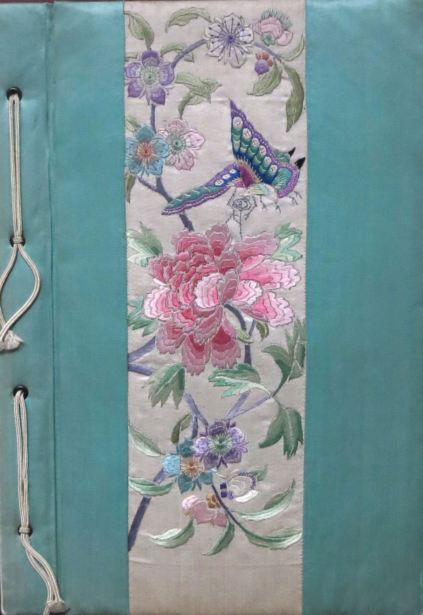 Chinese Costumes. Illustrations hand panted. Peking, The Chinese Painting Association (1932).
